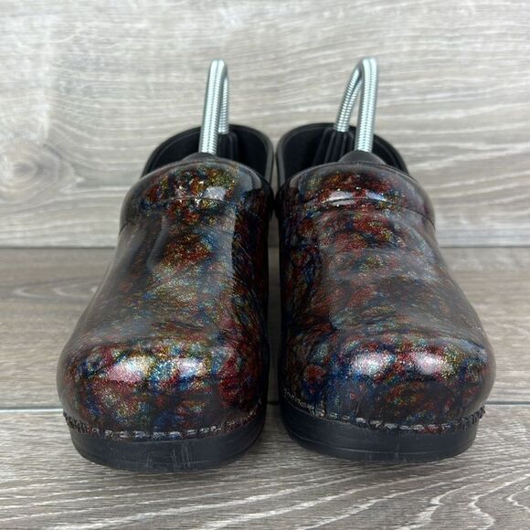 Dansko Professional Multi Scribbled Patent Leather Women’s Sz 8.5-9/EU 39 Clogs - Picture 2 of 10